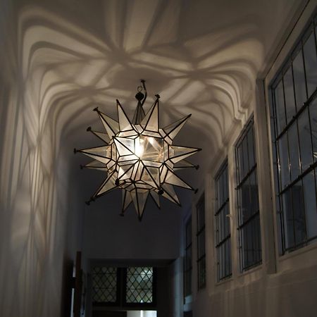 ヴィルヌーヴ・レ・ザヴィニョン メゾン オルシーニ Bed & Breakfast 部屋 写真