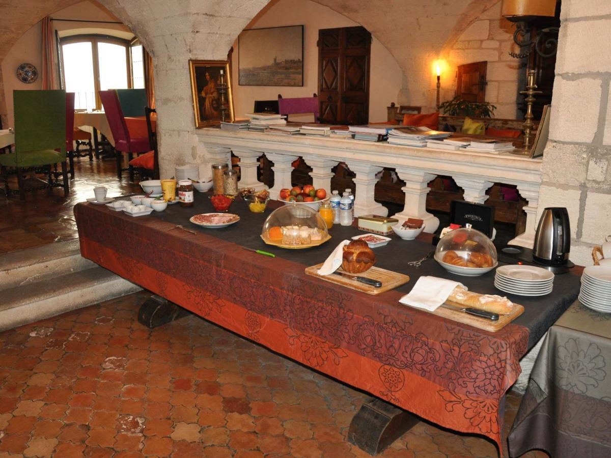 ヴィルヌーヴ・レ・ザヴィニョン メゾン オルシーニ Bed & Breakfast エクステリア 写真