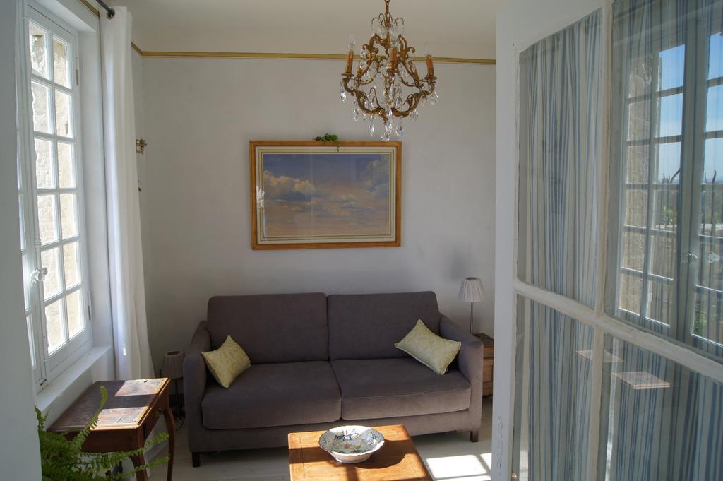 ヴィルヌーヴ・レ・ザヴィニョン メゾン オルシーニ Bed & Breakfast 部屋 写真