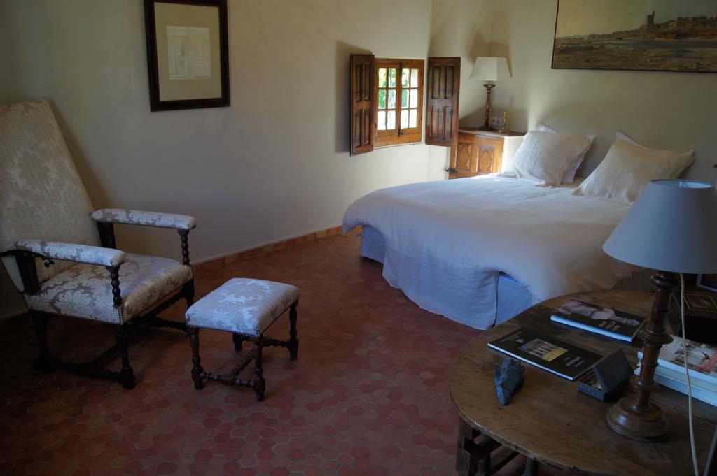 ヴィルヌーヴ・レ・ザヴィニョン メゾン オルシーニ Bed & Breakfast 部屋 写真
