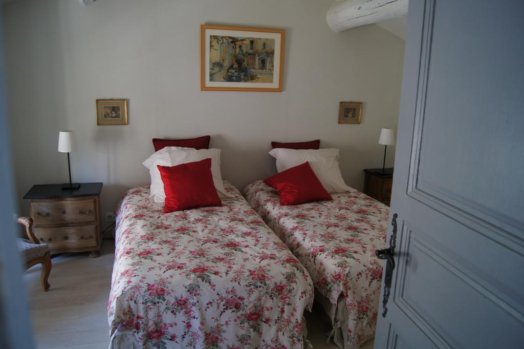 ヴィルヌーヴ・レ・ザヴィニョン メゾン オルシーニ Bed & Breakfast 部屋 写真