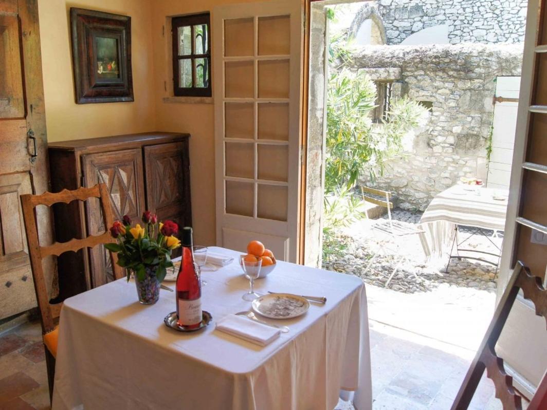 ヴィルヌーヴ・レ・ザヴィニョン メゾン オルシーニ Bed & Breakfast 部屋 写真