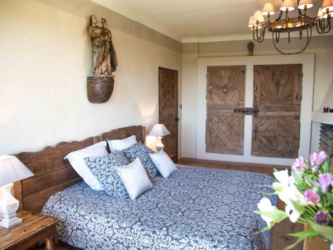ヴィルヌーヴ・レ・ザヴィニョン メゾン オルシーニ Bed & Breakfast 部屋 写真