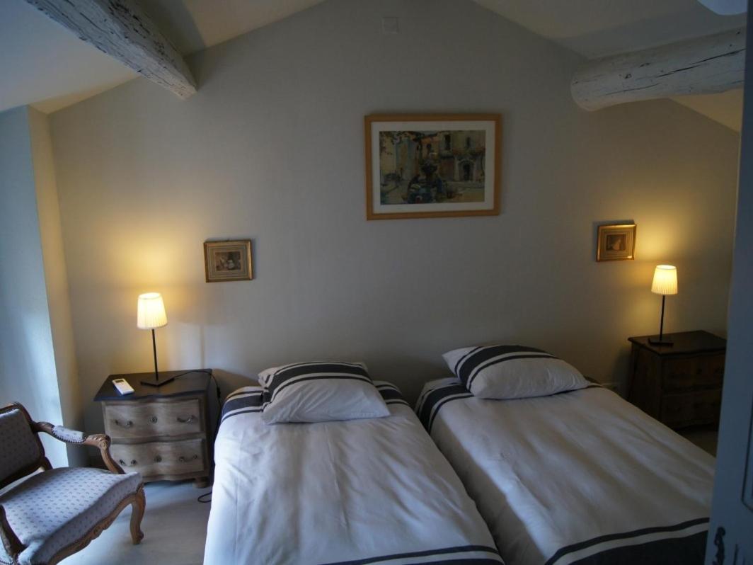 ヴィルヌーヴ・レ・ザヴィニョン メゾン オルシーニ Bed & Breakfast 部屋 写真