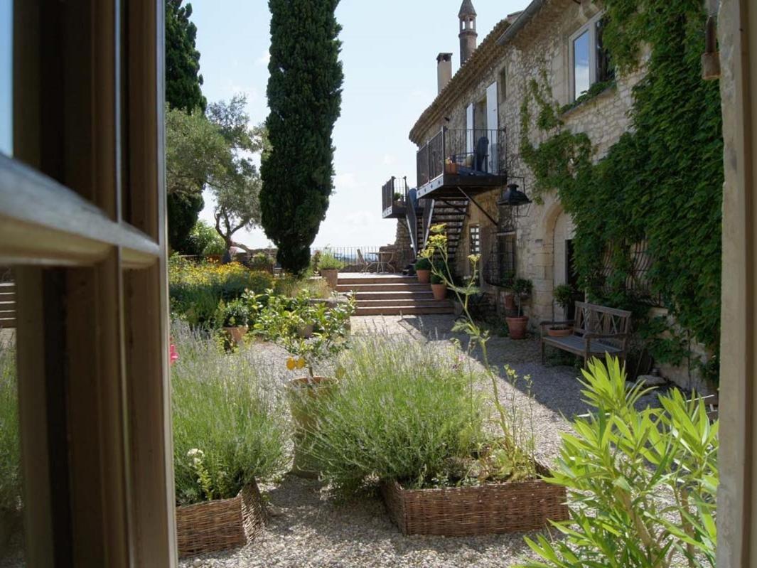 ヴィルヌーヴ・レ・ザヴィニョン メゾン オルシーニ Bed & Breakfast 部屋 写真
