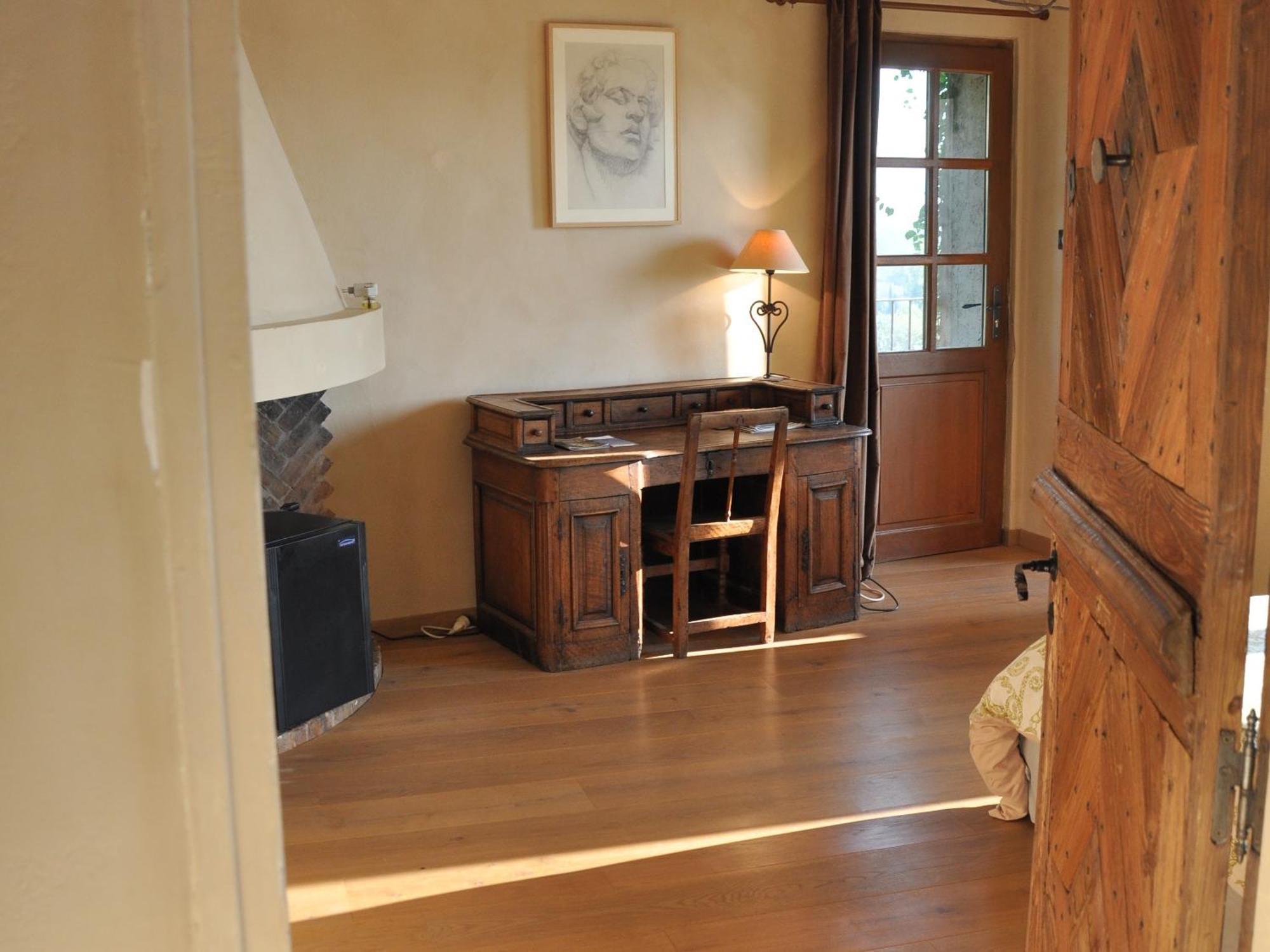 ヴィルヌーヴ・レ・ザヴィニョン メゾン オルシーニ Bed & Breakfast 部屋 写真