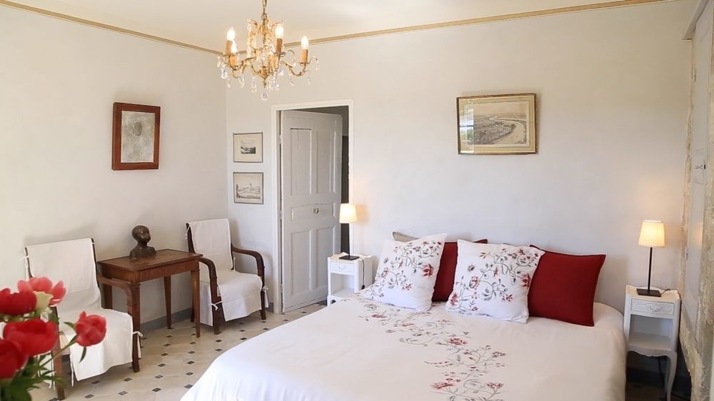 ヴィルヌーヴ・レ・ザヴィニョン メゾン オルシーニ Bed & Breakfast エクステリア 写真