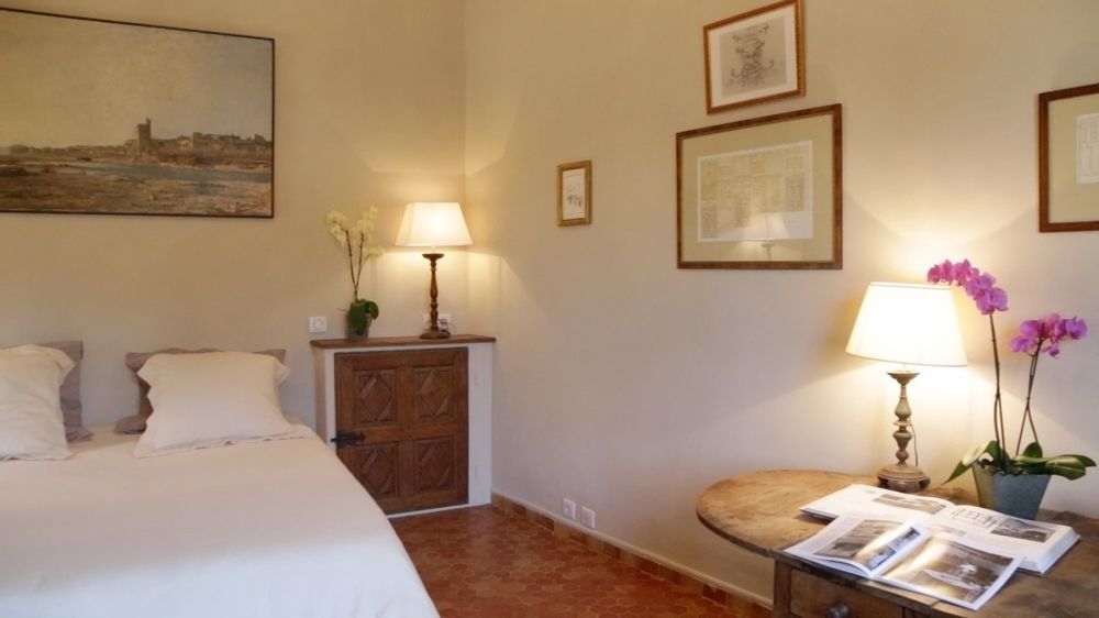 ヴィルヌーヴ・レ・ザヴィニョン メゾン オルシーニ Bed & Breakfast エクステリア 写真